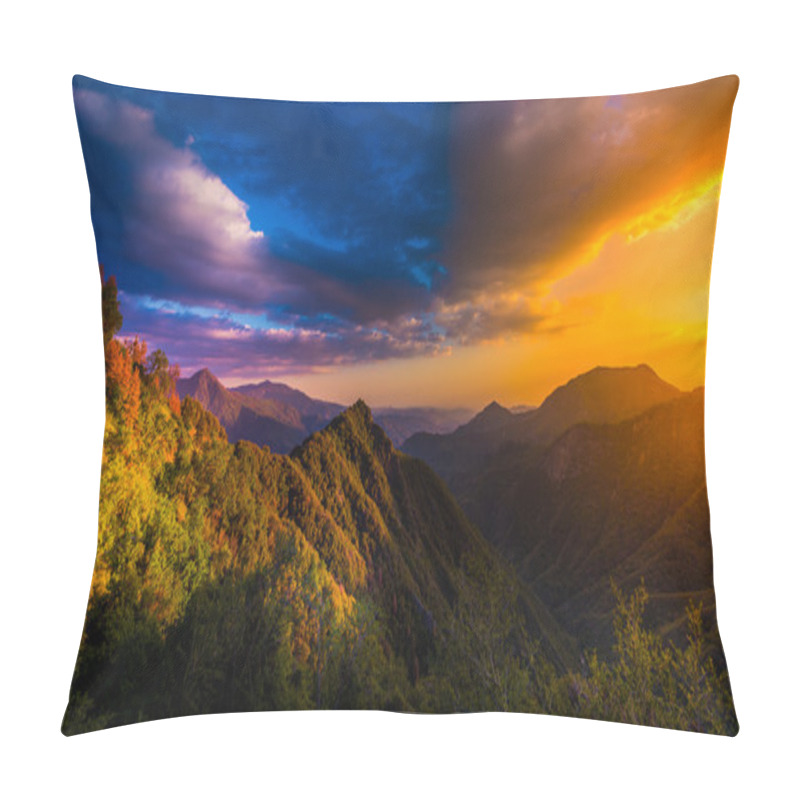 Personality  View From Generals Highway In Sequoia National Park Near Amphith Pillow Covers