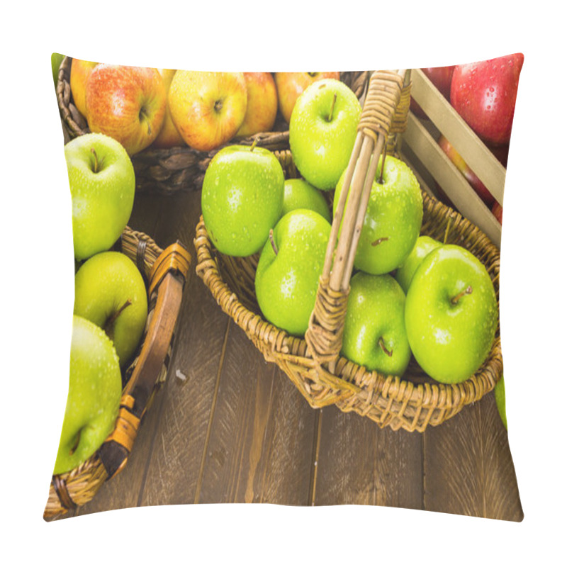 Personality  Variety Of Organic Apples Pillow Covers