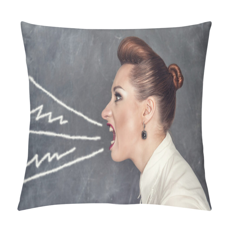 Personality  Screaming Woman Pillow Covers