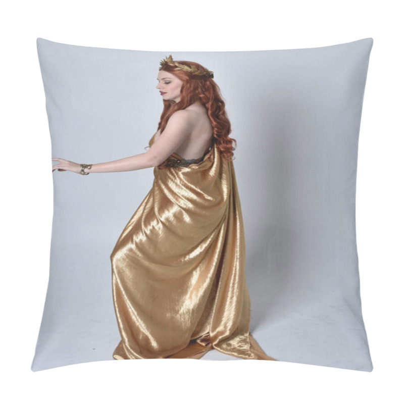 Personality  Full Length Portrait Of Girl With Red Hair Wearing Long Grecian Toga And Golden Wreath. Standing Pose In Side Profile,  Isolated Against A Grey Studio Background. Pillow Covers