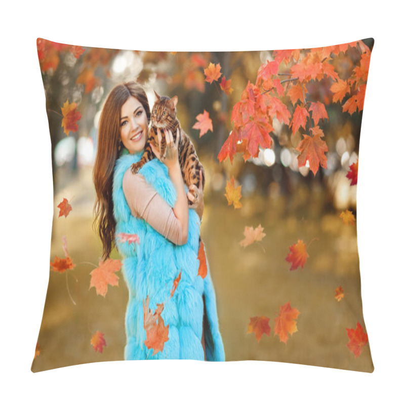 Personality  A Very Beautiful Fashionable Girl With A Brown-haired Woman Hold Pillow Covers