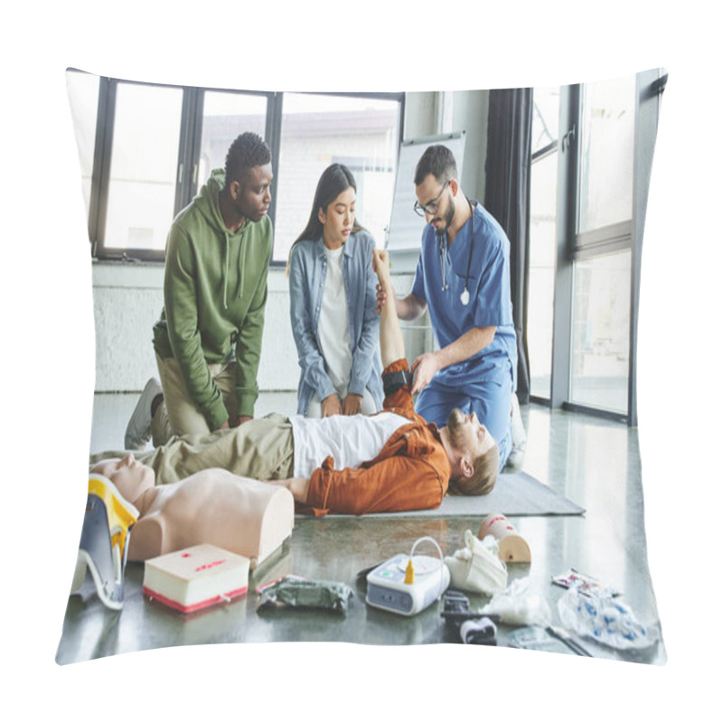 Personality  Medical Instructor Applying Compression Tourniquet On Arm Of Seminar Participant Near Asian Woman, African American Man And Medical Equipment In Training Room, Emergency Situations Response Concept Pillow Covers