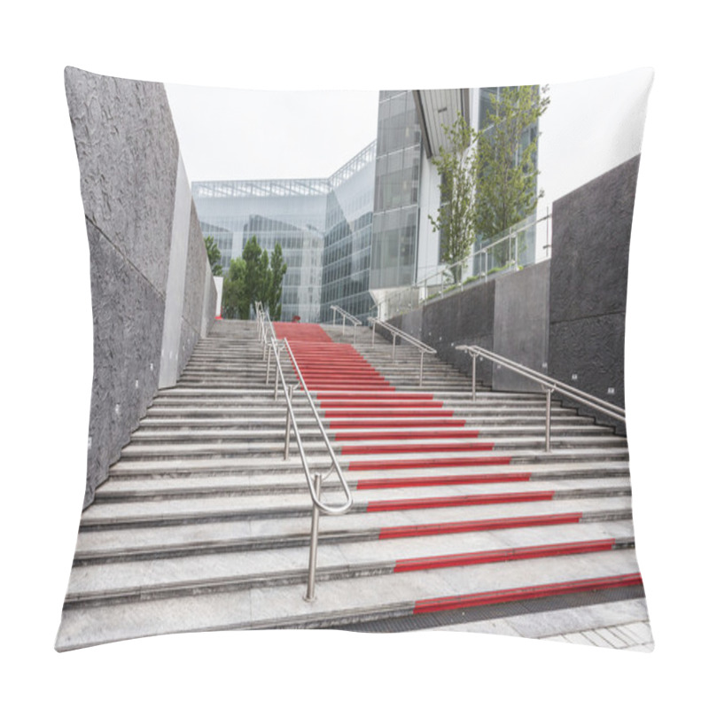 Personality  Stairs To Reception Building Entrance Pillow Covers