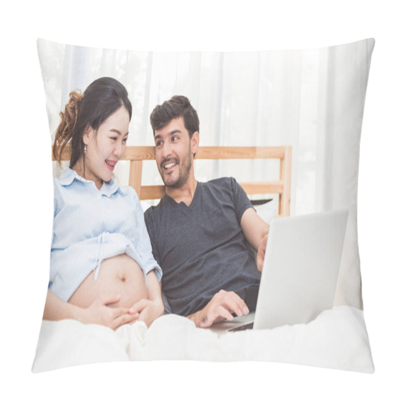 Personality  Happy Man And His Pregnant Wife Using Laptop To Searching Newborn Baby Items For Preparing Parenthood. Couple Lifestyle Family And Technology Concept. Women Health And Medical Theme. Pillow Covers