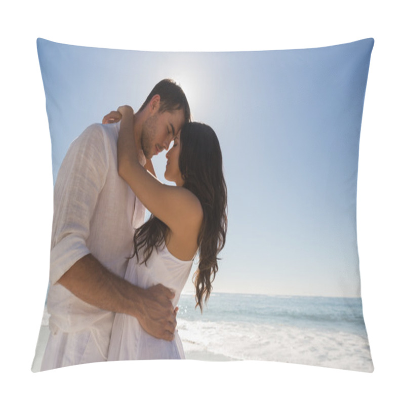 Personality  Romantic Couple Embracing Pillow Covers