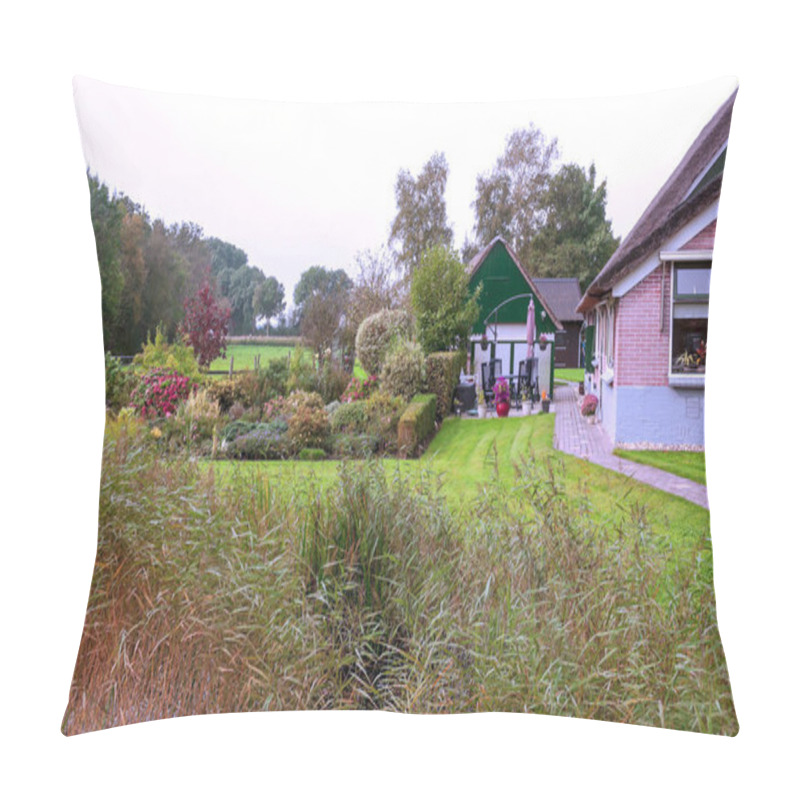 Personality  Giethoorn, Village Of Holland With Canals And Rural Houses On A Cloudy Day Pillow Covers