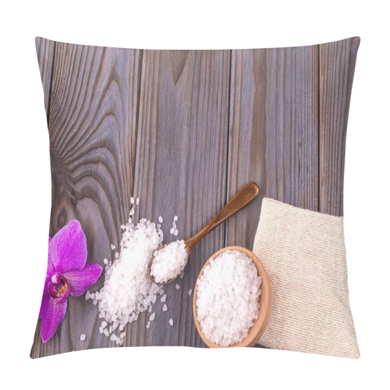 Personality  White Bath Salt In A Wooden Bowl Pillow Covers