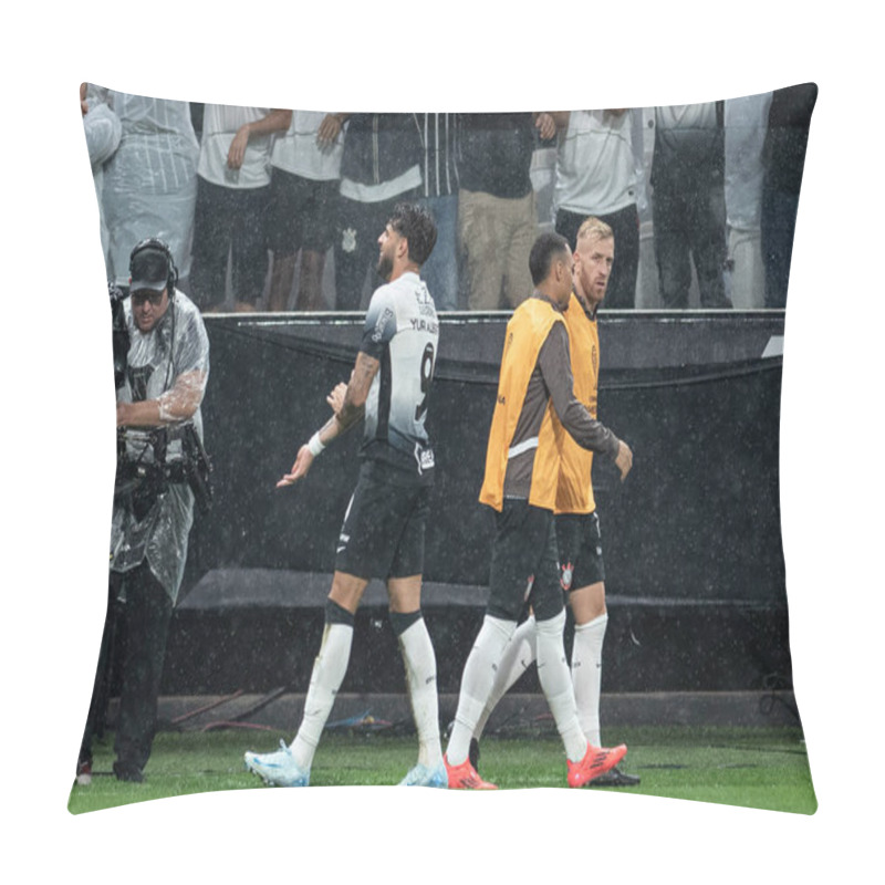 Personality  Sao Paulo (sp), Brazil 10/24/2024 - Yuri Alberto Celebrates His Goal In The Match Between Corinthians And Racing-arg, Valid For The First Leg Of The Conmebol Sulamericana Semifinal (ronaldo Barreto / Thenews2) Pillow Covers