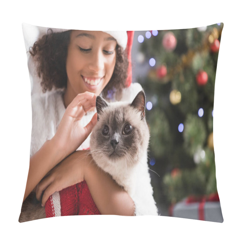 Personality  Joyful African American Girl In Santa Hat Stroking Fluffy Cat On Blurred Background Pillow Covers