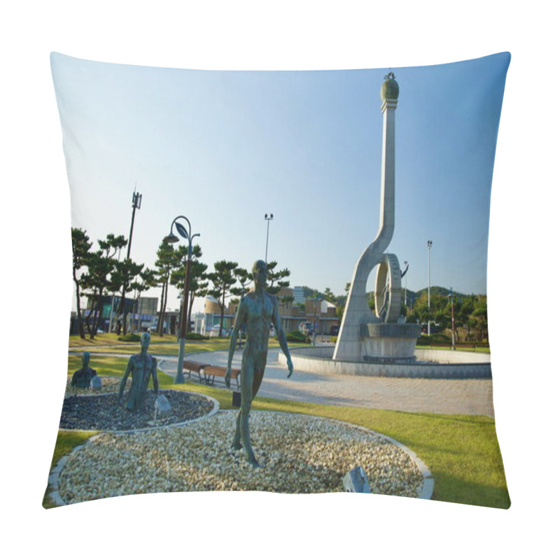 Personality  Sokcho, South Korea - November 3rd, 2024: Figurative Sculptures Symbolizing Human Resilience Surround The Tower Of Remembrance At Seorak Sunrise Park, A Monument Dedicated To The Hope For Korean Reunification. Pillow Covers