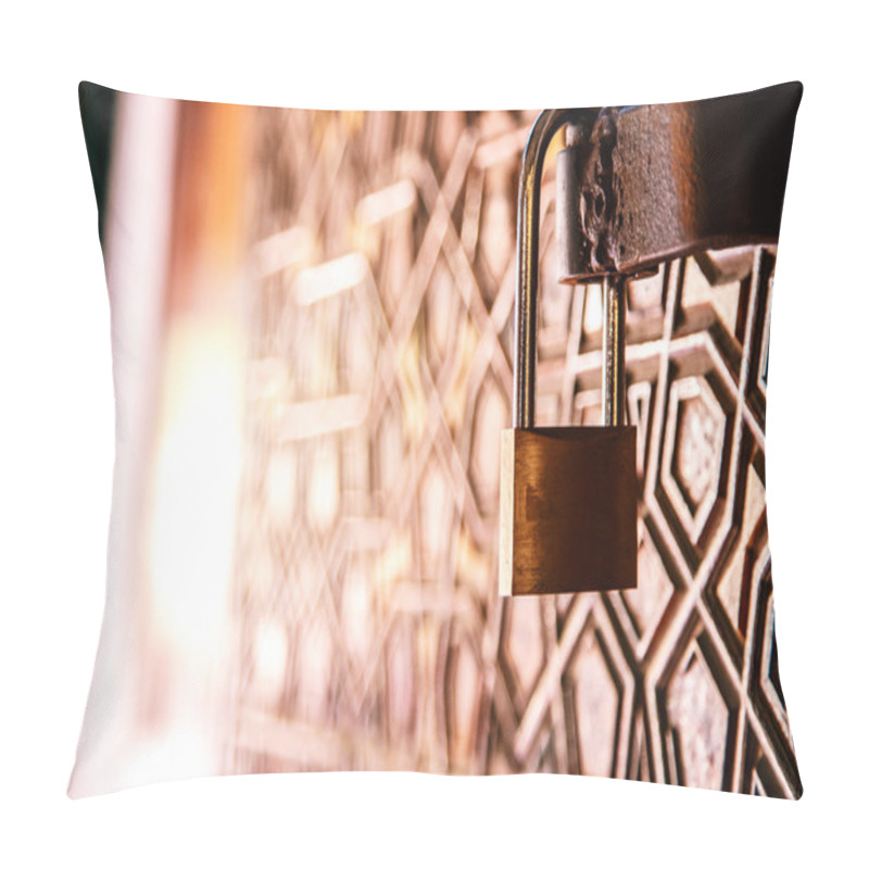 Personality  The Padlock Old Retro Pillow Covers