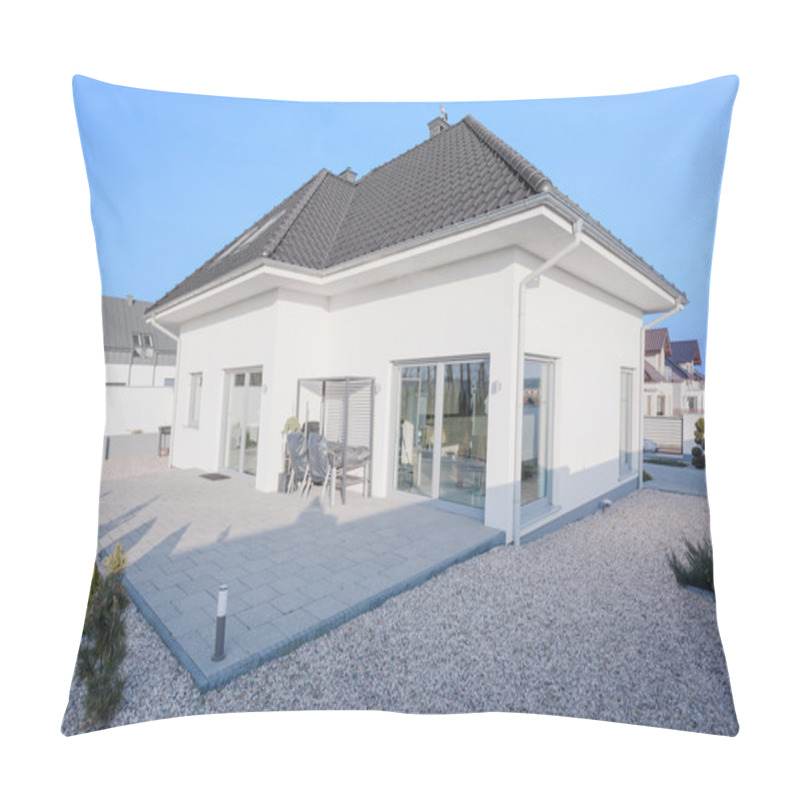 Personality  Outside View Of Modern House Pillow Covers