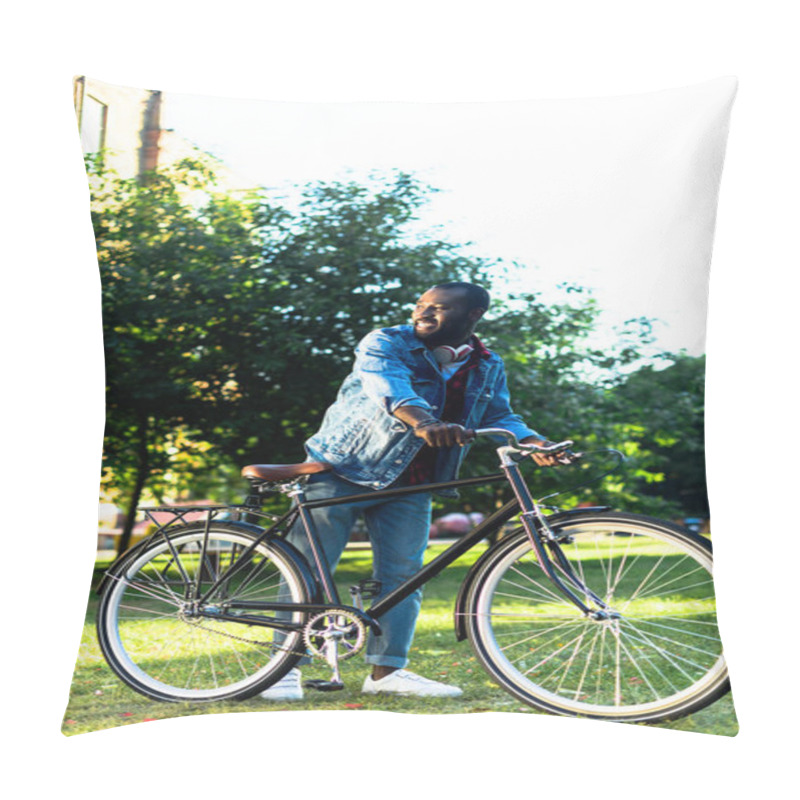 Personality  Smiling African American Man With Retro Bicycle In Park Pillow Covers