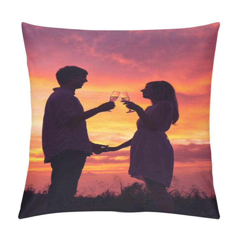 Personality  Silhouette Of Couple Drinking Champagne At Sunset Pillow Covers