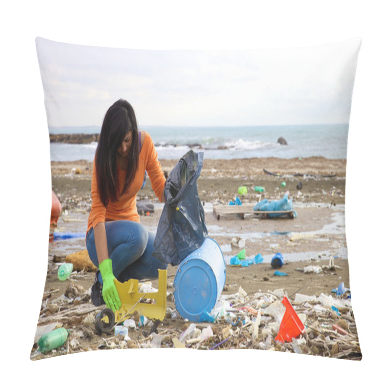 Personality  Trying To Pick Up Plastic In The Middle Of Pollution Pillow Covers