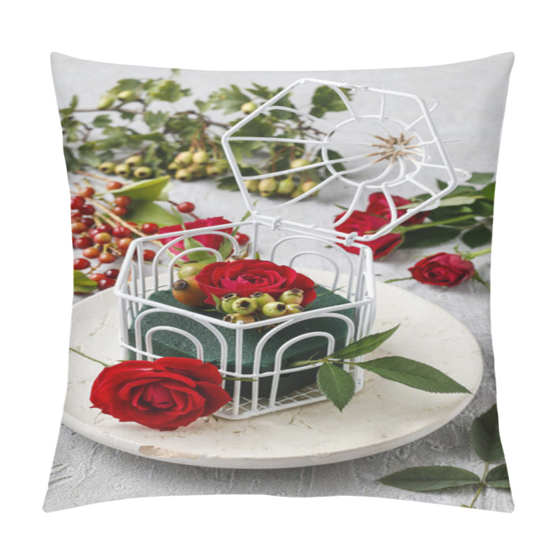 Personality  How To Make Floral Arrangement With Roses And Hawthorn Berries I Pillow Covers