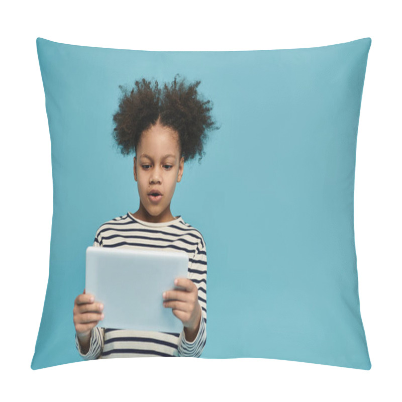 Personality  A Young African American Girl With Curly Hair Looks Intently At Her Tablet, Showcasing The Power Of Technology In Childhood. Pillow Covers