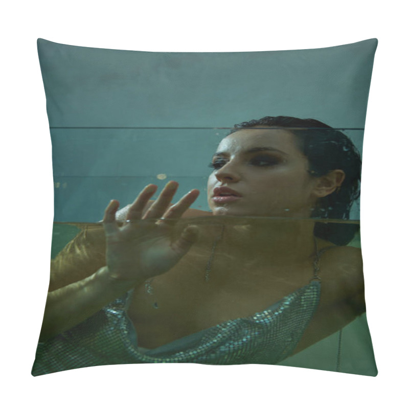 Personality  A Young Woman With Wet Hair, Dressed In A Shimmering Outfit, Floats In An Underwater Environment. Pillow Covers