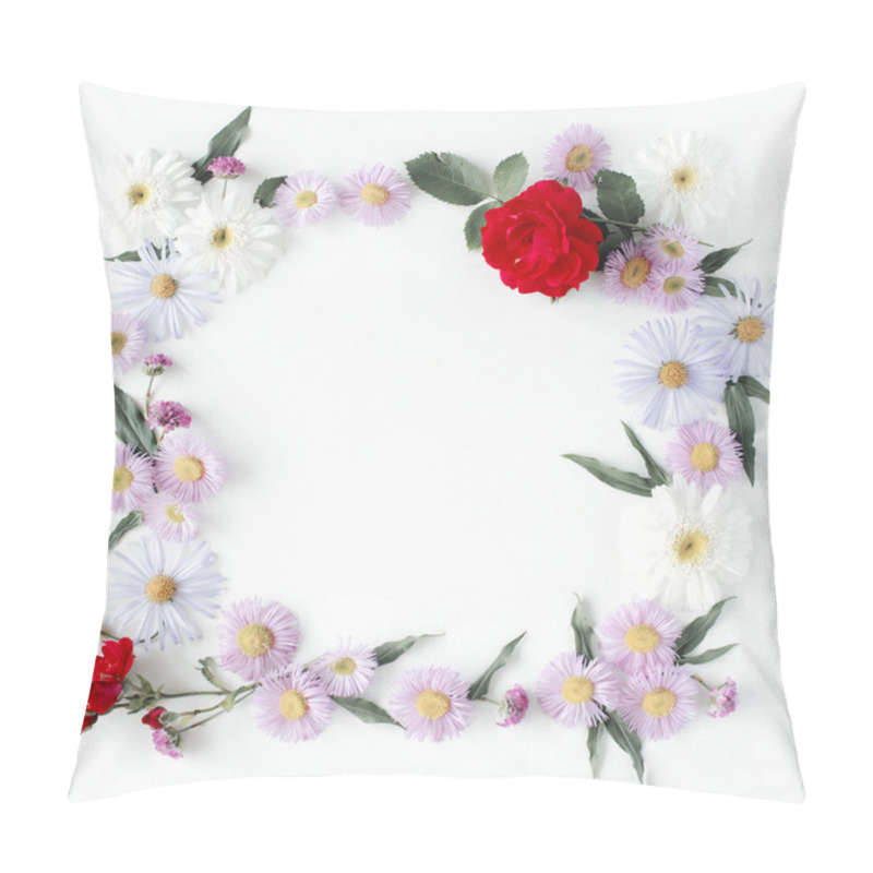 Personality  Round Frame Wreath Pattern Branches And Leaves Pillow Covers