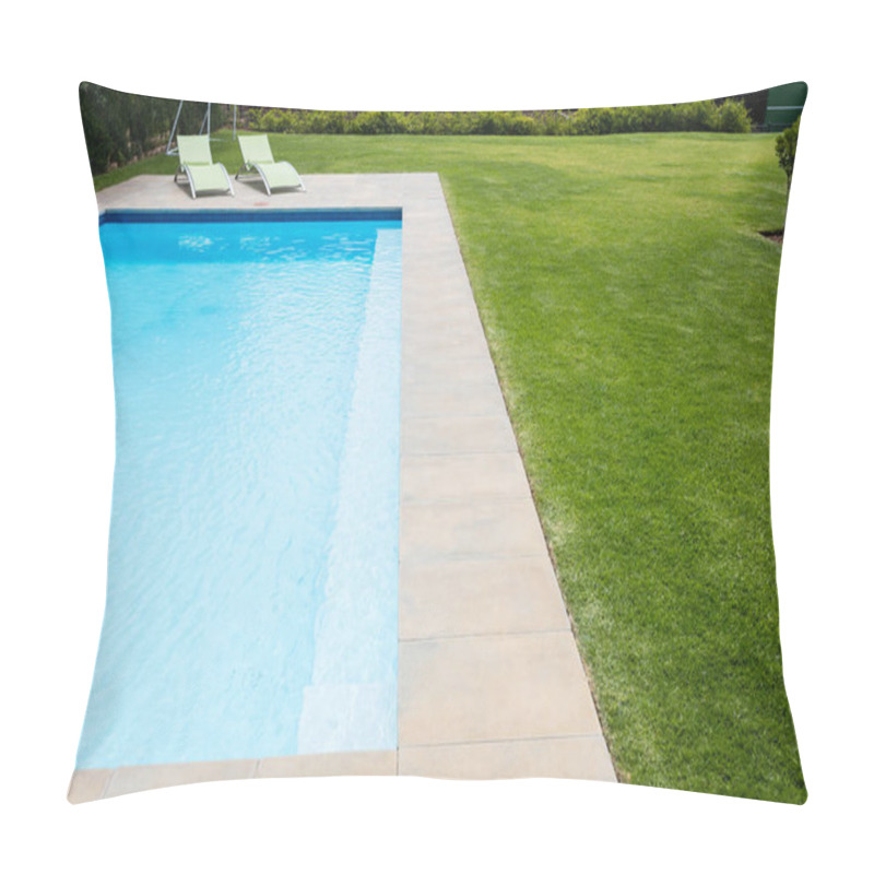 Personality  Wimming Pool In The Garden Pillow Covers