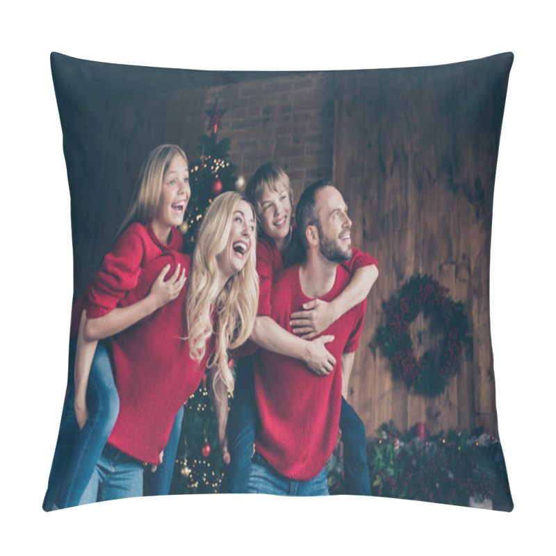 Personality  Photo Of Full Four Members Family Daddy Mommy Sister Brother Spending X-mas Time Together Holding Piggyback Indoors Waiting Relatives Reunion Visit Wear Red Jumpers Pillow Covers