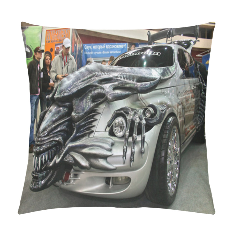 Personality  Car Tuning Style Alien, This Alien-themed PT Cruiser Was  Shown At Motor Show. Pillow Covers