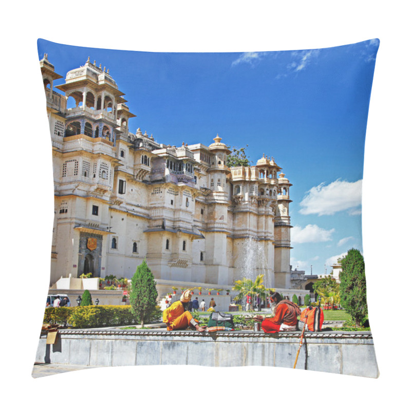 Personality  Jehangir Mahal, Orchha - India Pillow Covers