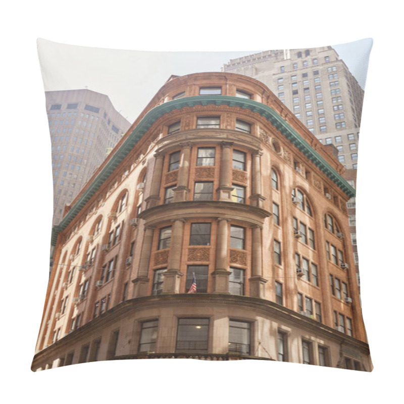 Personality  Vintage Stone Building Against Modern Skyscrapers, Architectural Symbiosis In New York City Pillow Covers