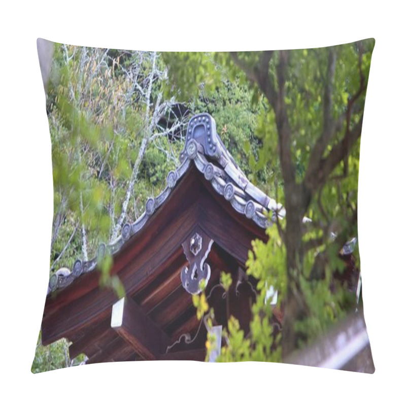 Personality  A Serene Photograph Of A Traditional Japanese Temple Surrounded By Lush Greenery And A Beautifully Landscaped Zen Garden. A Tranquil Stone Path Leads Through The Garden, Creating A Peaceful And Harmonious Atmosphere. Pillow Covers