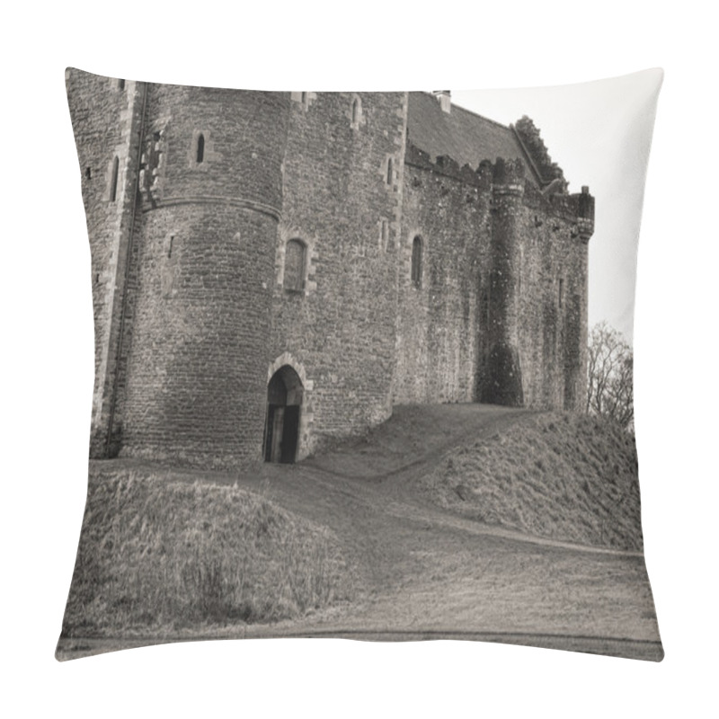 Personality  Entrance To Scottish Castle Pillow Covers