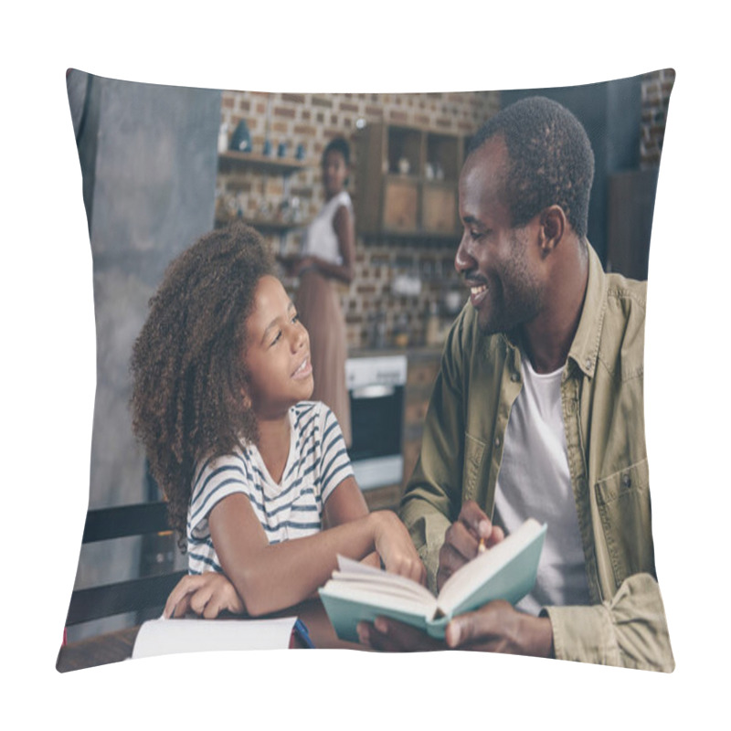 Personality  Father And Daughter Reading Book Pillow Covers