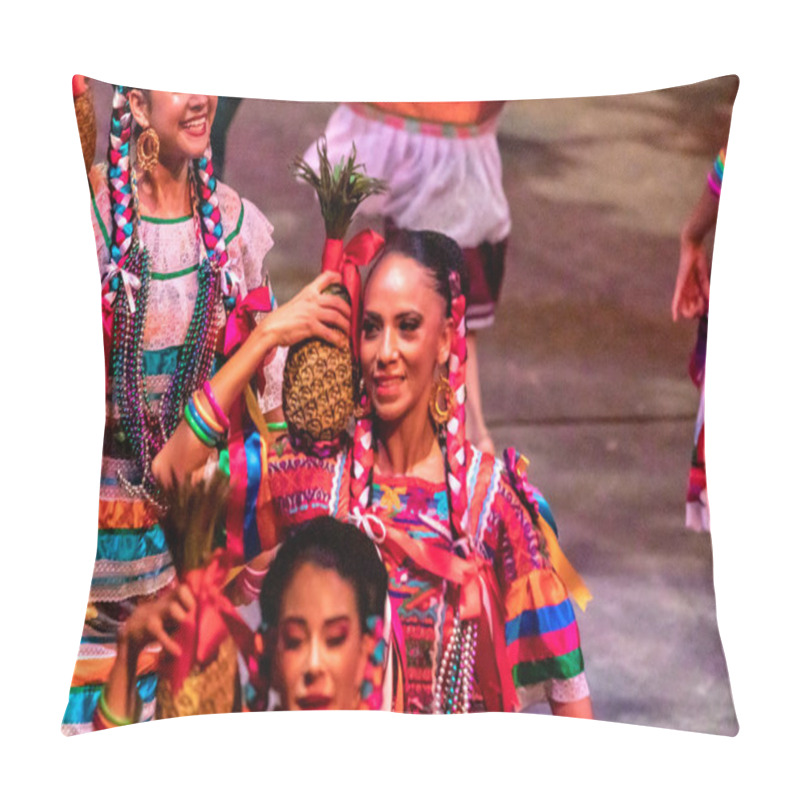 Personality  Xcaret, Mexico - January 27, 2023: Beautiful Mexican Women Performing The Folkloric Dance Of The Pineapple Flower At Xcaret Park In The Middle Of The Tropical Jungle Of The Mayan Riviera In Mexico. Pillow Covers