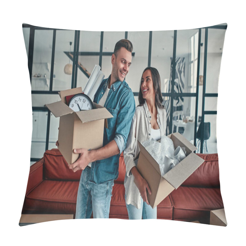 Personality  A Young Married Couple In The Living Room In The House Unpack Boxes With Things. Happy Husband And Wife Are Having Fun, Are Looking Forward To A New Home. Moving, Buying A House, Apartment Concept. Pillow Covers