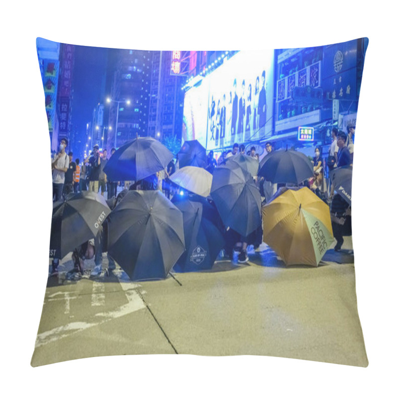 Personality   The Mass March To The US Consulate-General On Sep 8 Began At Ch Pillow Covers