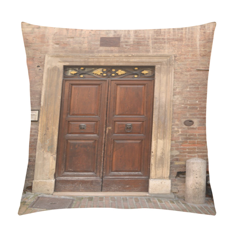 Personality  Door In Italy Pillow Covers