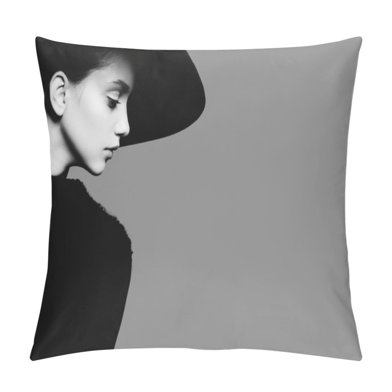 Personality  Beautiful Young Girl In Hat Pillow Covers