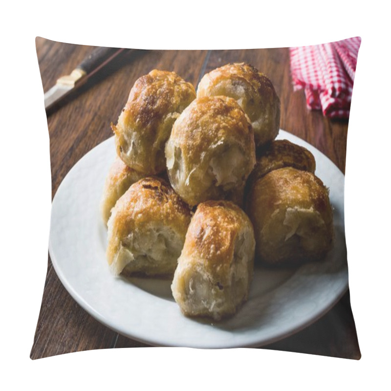 Personality  Bosnian Borek With Minced Meat / Bosnak Boregi Pillow Covers