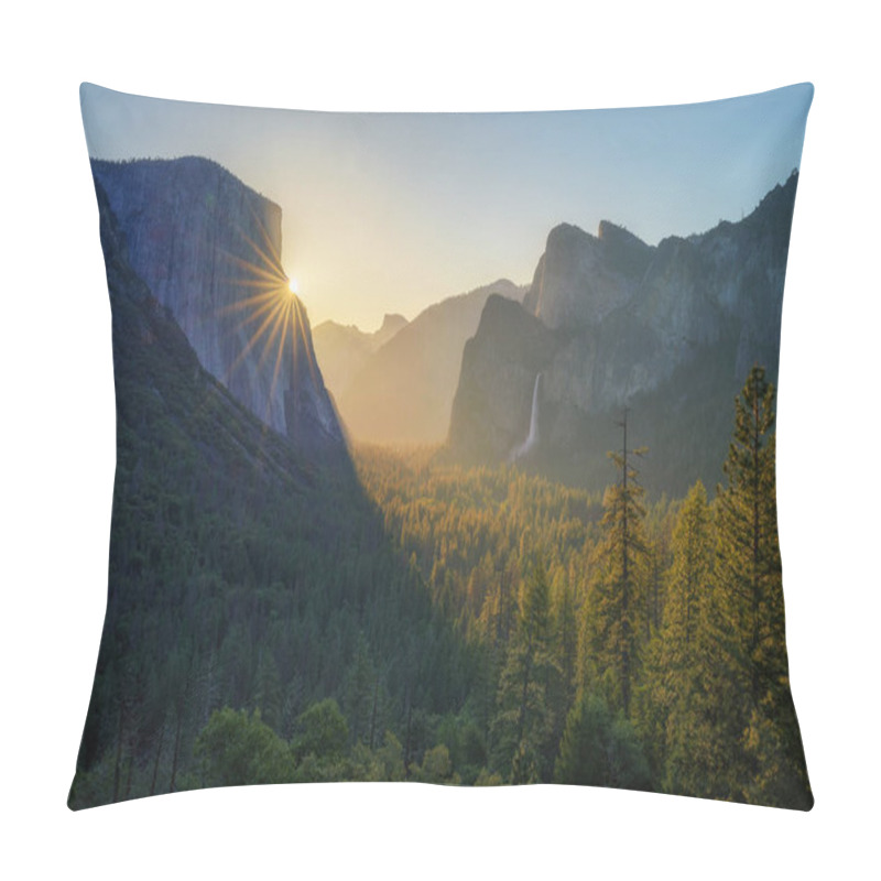 Personality  Sunrise At The Tunnel View In Yosemite Nationalpark, California In The Usa Pillow Covers