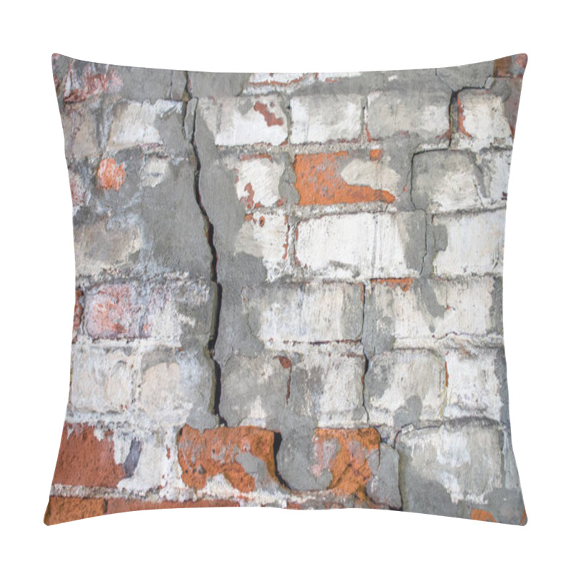 Personality  Crumbling Brick Wall With Cracks Pillow Covers