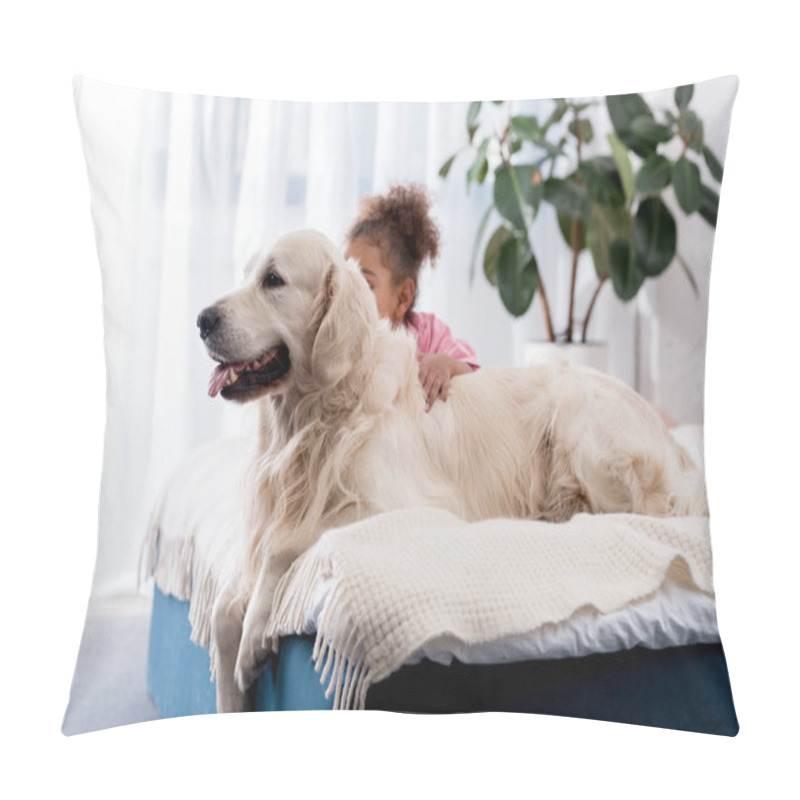 Personality  Adorable African American Kid Sitting On The Bed Behind Her Golden Retriever Pillow Covers