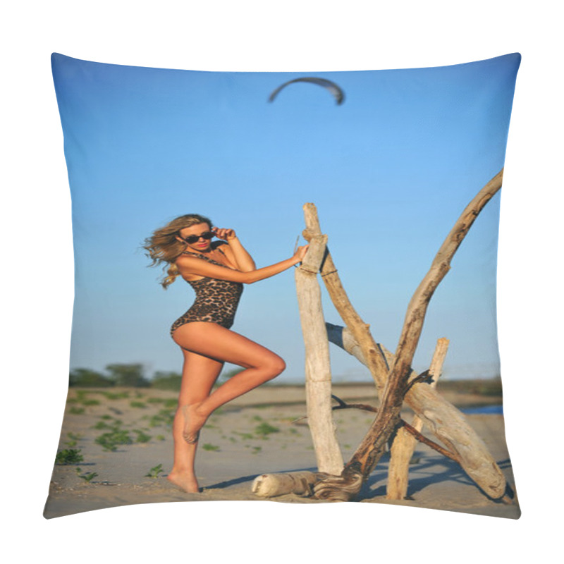 Personality  Sexy Woman Posing On The Beach Pillow Covers