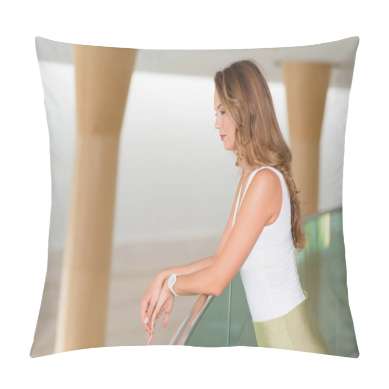 Personality  Modern Business Woman Portrait In The Bussiness Center Pillow Covers