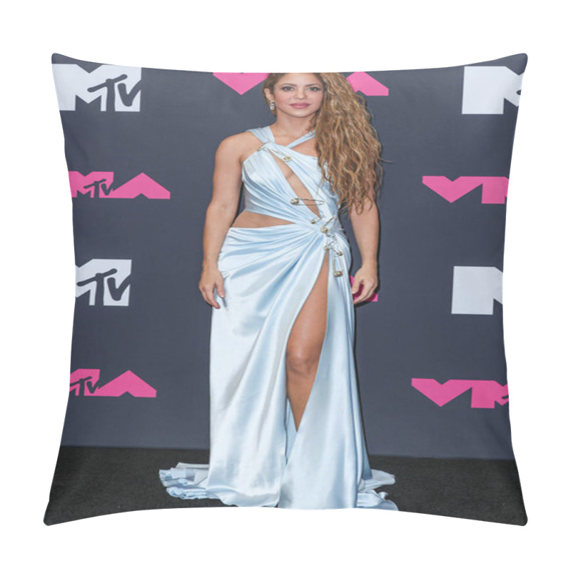 Personality  Colombian Singer And Songwriter Shakira Poses In The Press Room At The 2023 MTV Video Music Awards Held At The Prudential Center On September 12, 2023 In Newark, New Jersey, United States. Pillow Covers