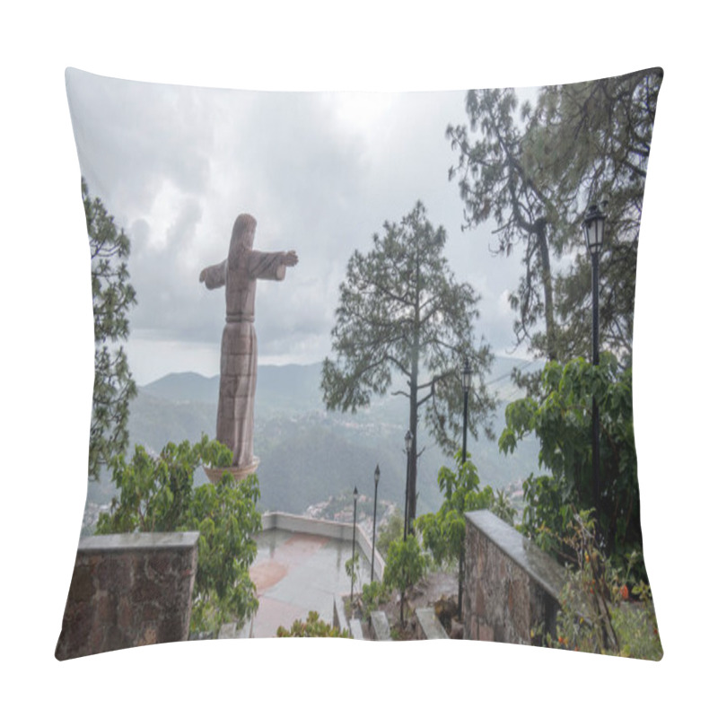 Personality  A Majestic Christ Statue Stands With Arms Outstretched In Taxco De Alarcon, Mexico, Overlooking The Lush Landscape. The Surrounding Greenery And Trees Frame The Statue Beautifully, While The Cloudy Sky Adds A Dramatic Touch, Creating A Tranquil Atmos Pillow Covers