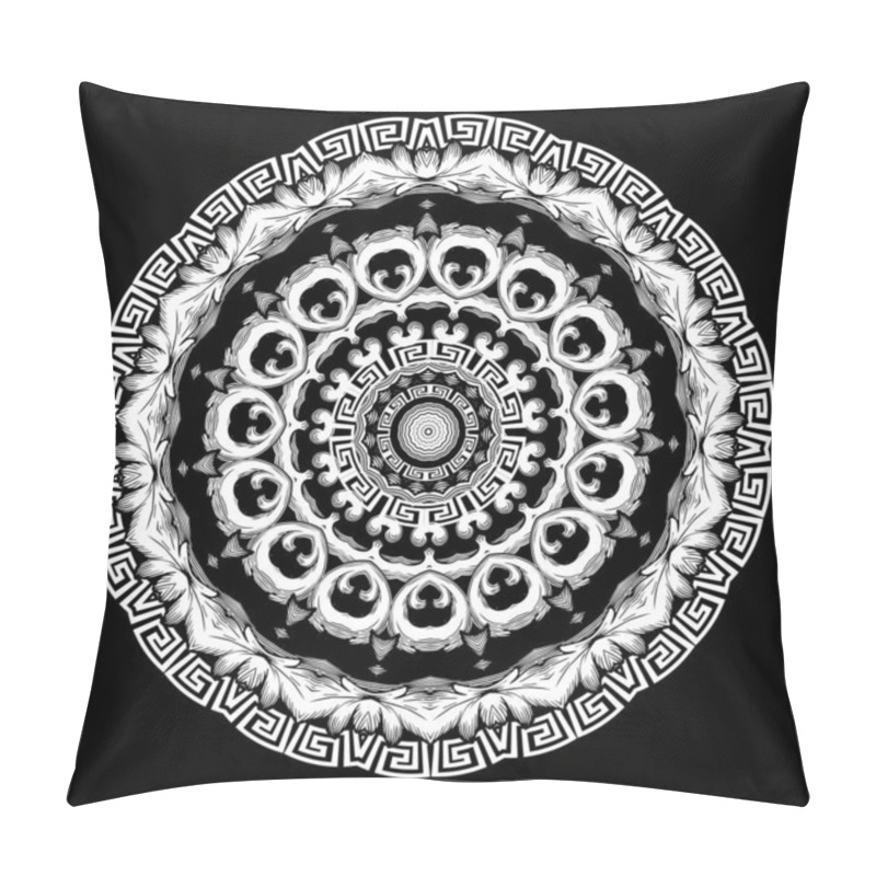 Personality  Baroque Vector Black And White Round Mandala Pattern. Ornamental Pillow Covers