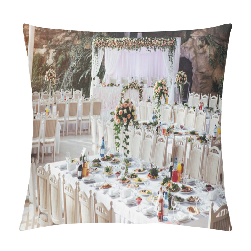 Personality  Luxurious Room Of The Restaurant To Celebrate A Wedding Celebration Pillow Covers