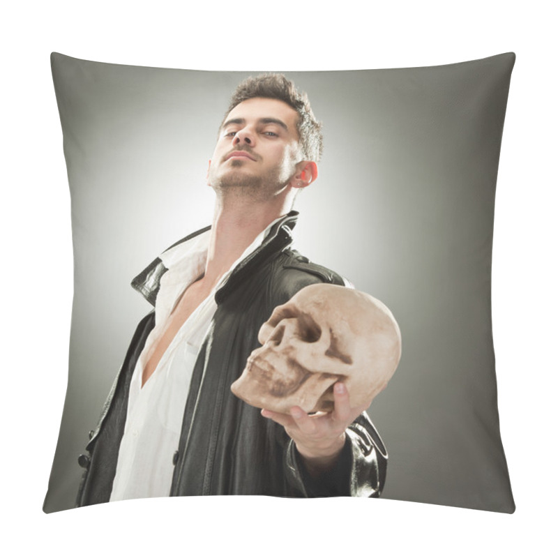 Personality  Modern Hamlet With Skull Portrait On Black Background Pillow Covers