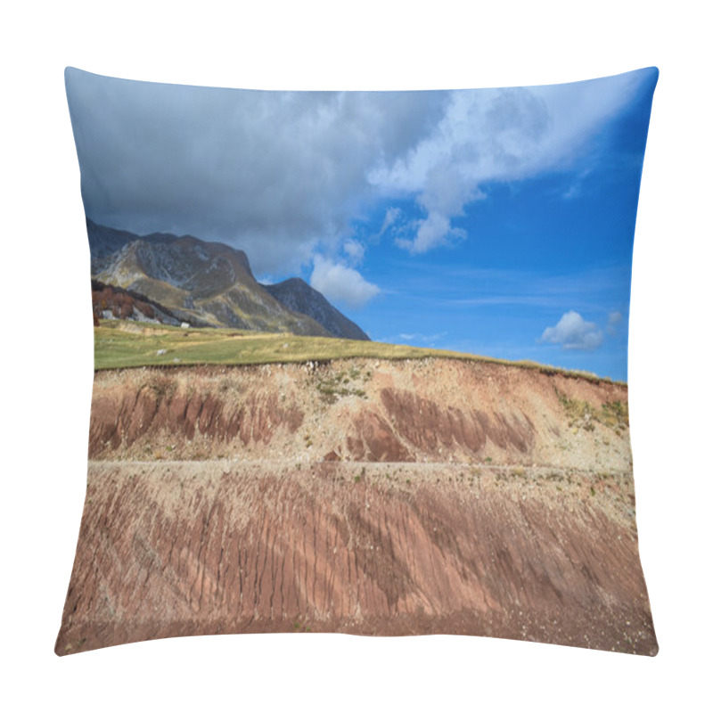 Personality  Red Ground Cross-section Pillow Covers