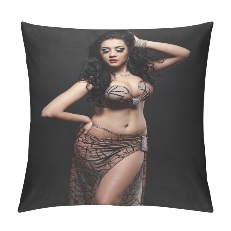 Personality  Beautiful Belly Dance Movement Pillow Covers