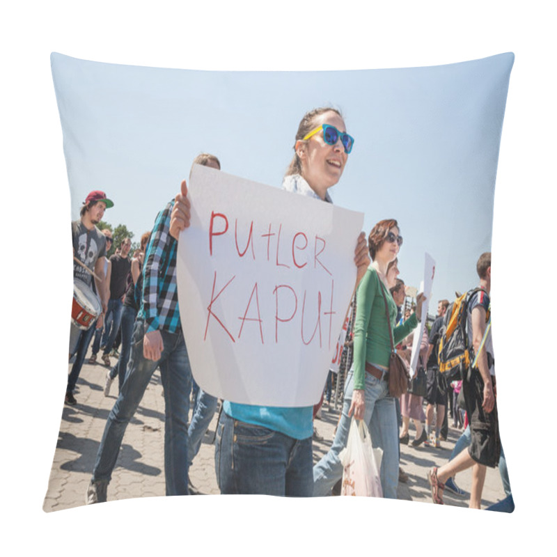 Personality  UZHGOROD, UKRAINE - MAY 1, 2014: Anti Putin Demonstration In Support Of Ukraine's Unity And Termination Of Russian Aggression Against Ukraine. Pillow Covers